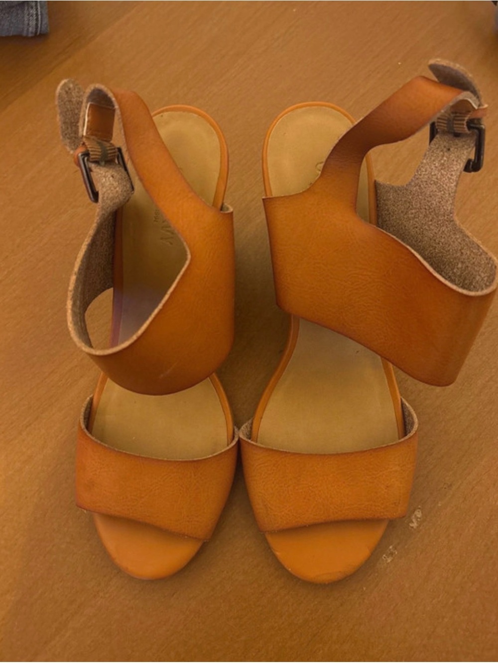 Old Navy Women’s Open-Toe Ankle Strap Sandals size 8